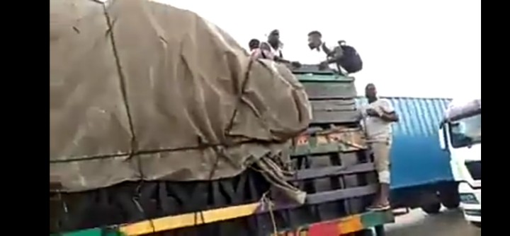 Truck carrying people from Lagos to Delta intercepted (Video/photos)