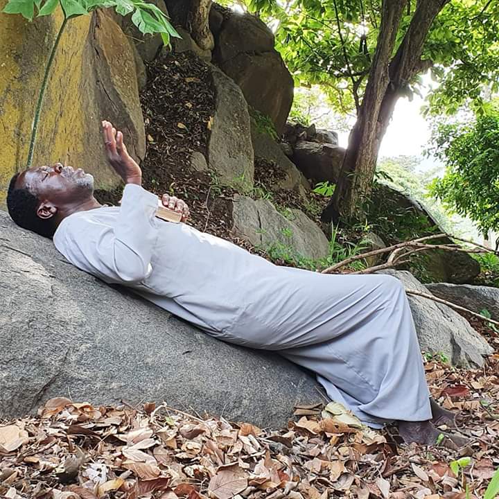 Video: TB Joshua praying on the mountain for COVID-19 to end