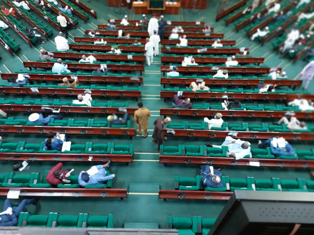 Lawmakers observe social distancing as plenary resumes (Photos)