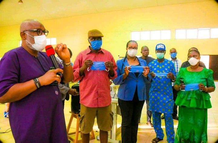 Akeredolu visits face mask production center in Akure (Photos)
