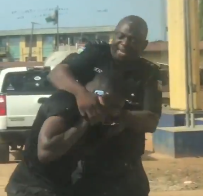 COVID-19: Police officer arrested for assaulting a ports worker in Lagos (video)
