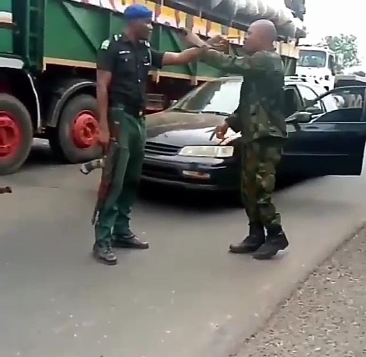 COVID-19: Moment police officer and soldier started fighting on road (Video)