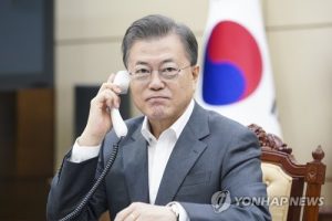 Moon, Gates agree on coronavirus vaccines, treatment in phone talks