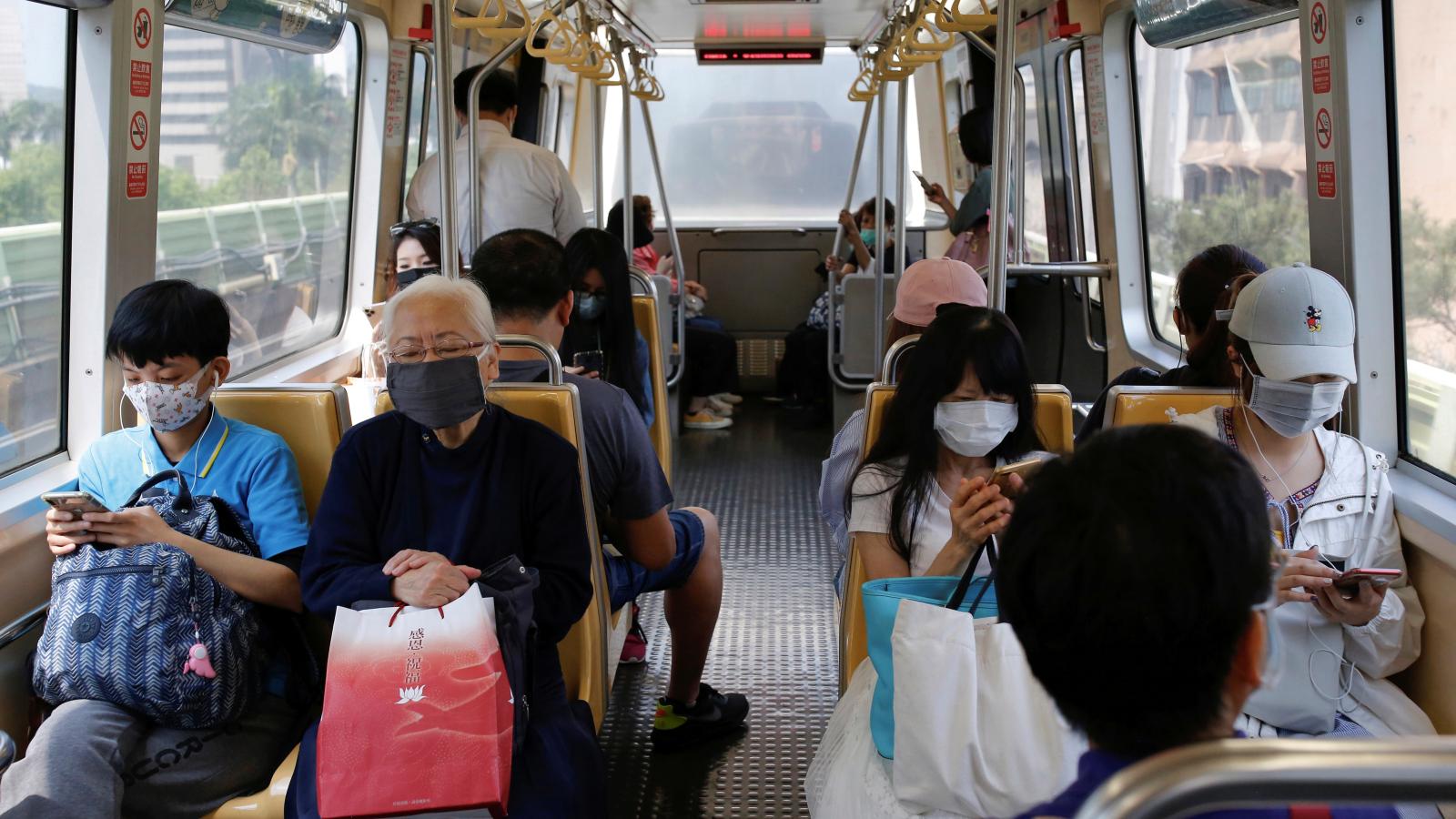 Taiwan to fine passengers on public transport who don’t wear masks