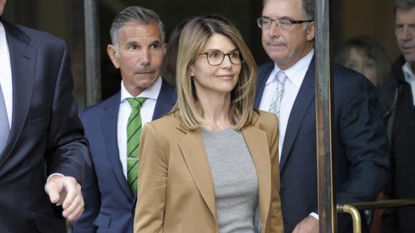 Actress Lori Loughlin, husband to plead guilty to U.S. college admission