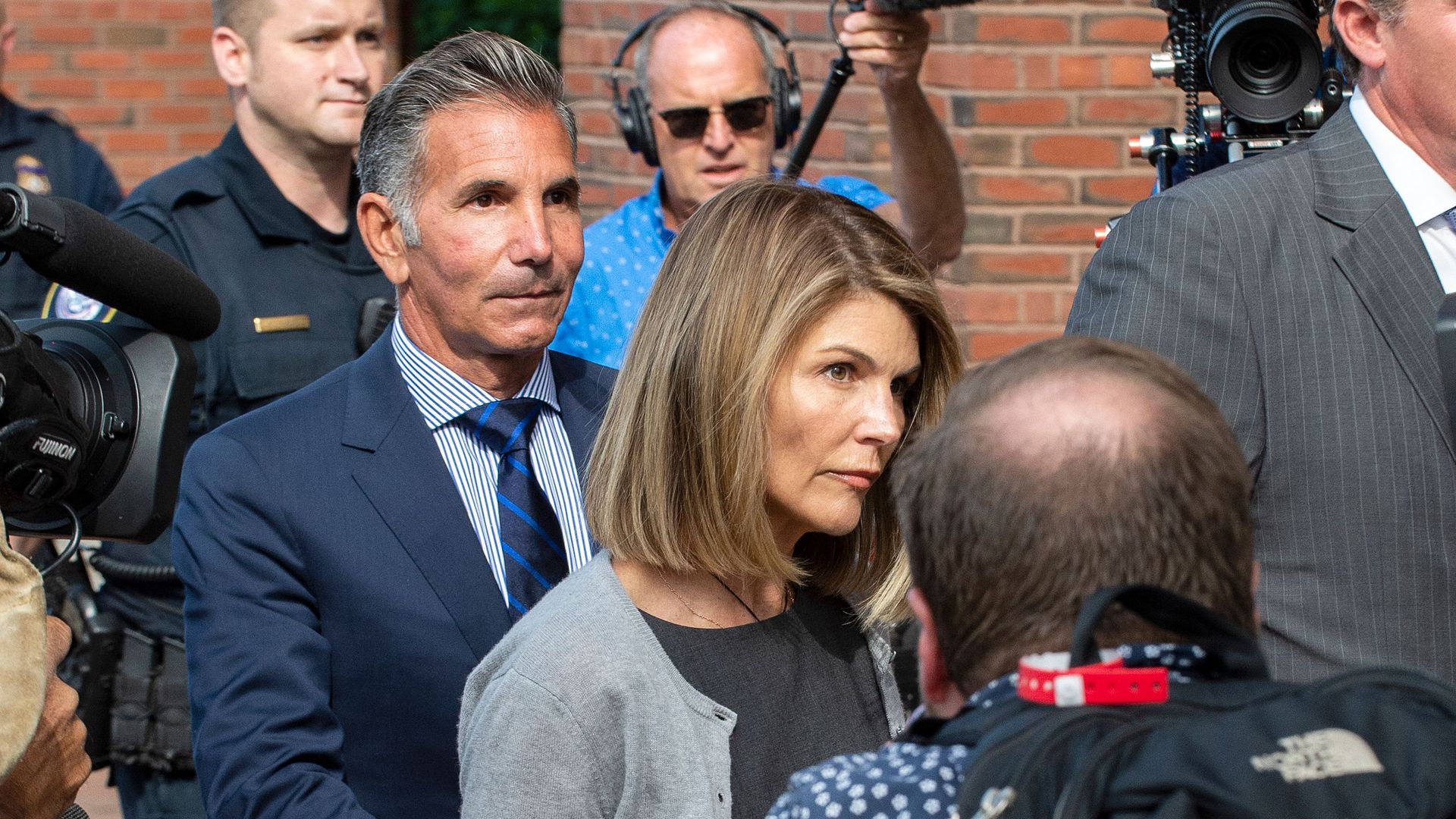 Actress Lori Loughlin, husband to plead guilty to U.S. college admission