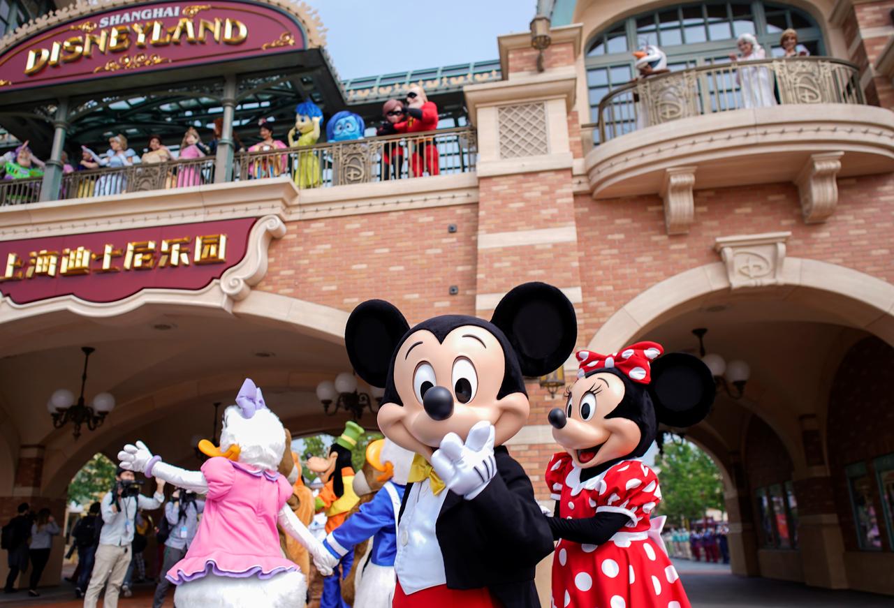 Coronavirus: Shanghai Disneyland reopens