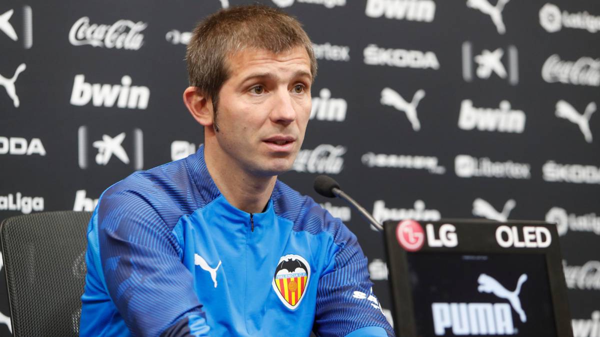 Valencia sack coach following back-to-back defeats