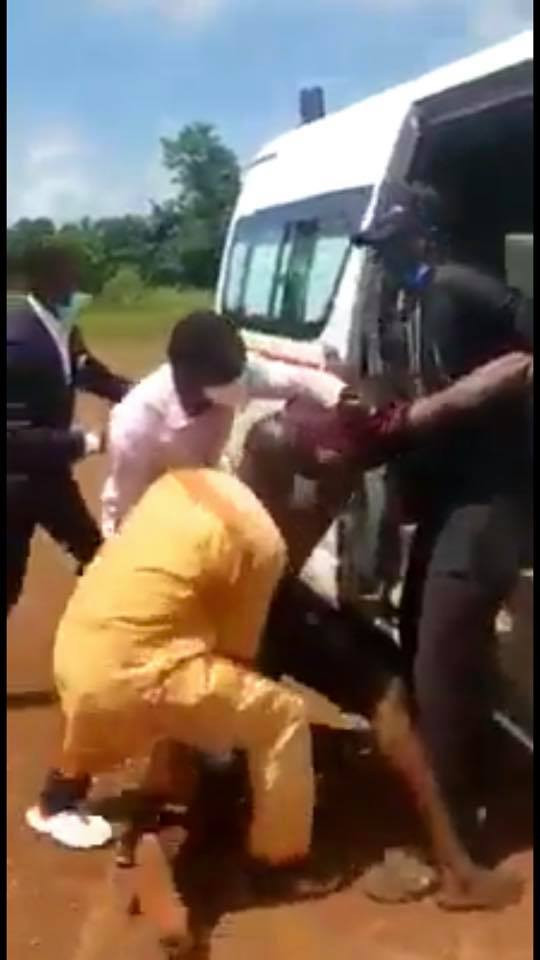 VIDEO: Drama as health officials force suspected COVID-19 patient into ambulance