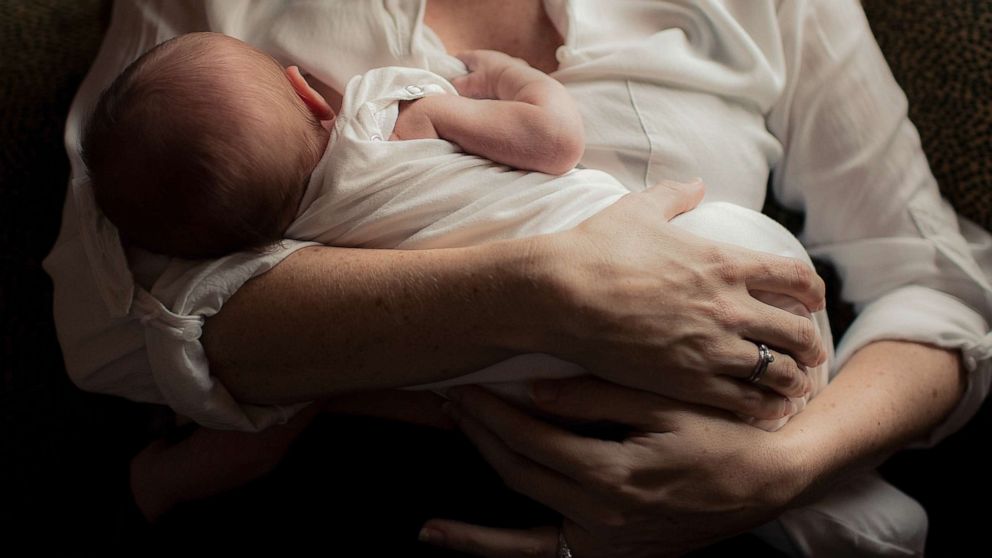 Mothers can breastfeed their babies even if they have COVID-19 - WHO