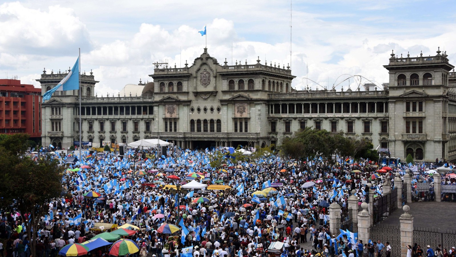 Guatemalan protesters angry over lockdown set city hall on fire