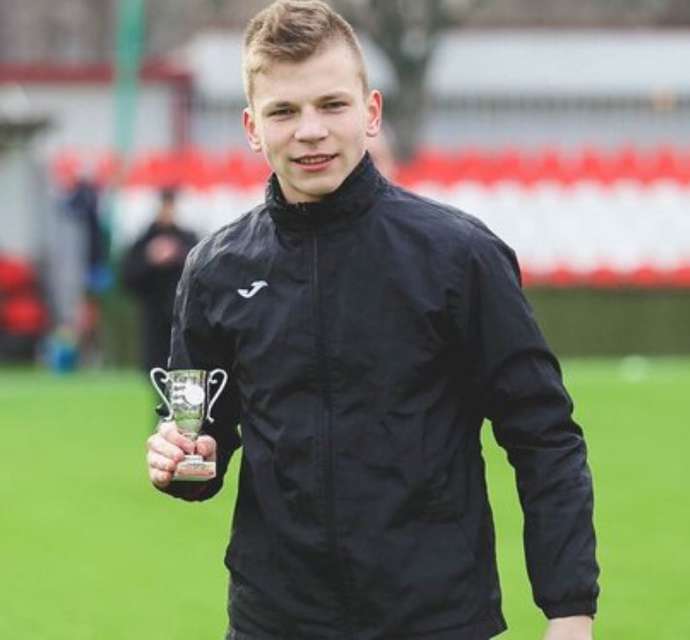 16-year-old Russian goalkeeper returns to pitch after lightning strike