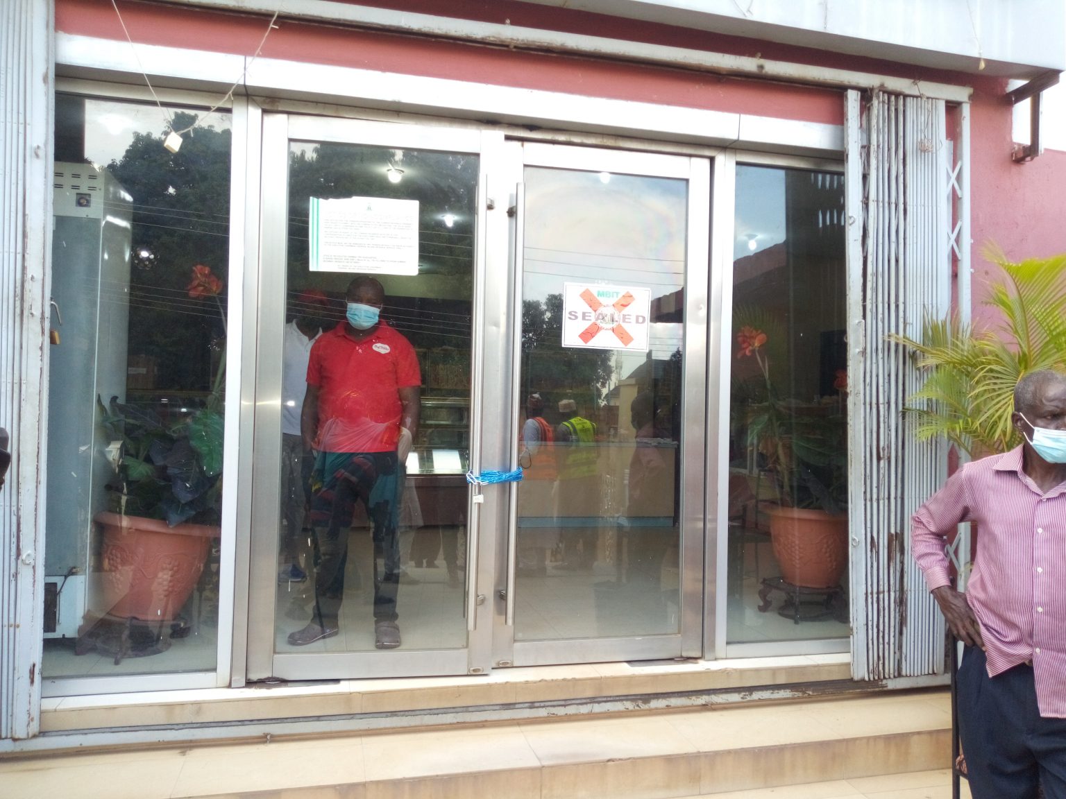 Kaduna shuts down 6 eateries, 2 bars for violating COVID-19 guidelines
