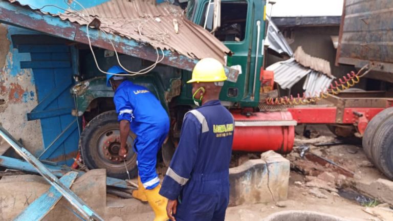 Truck crashes into residential building in Lagos