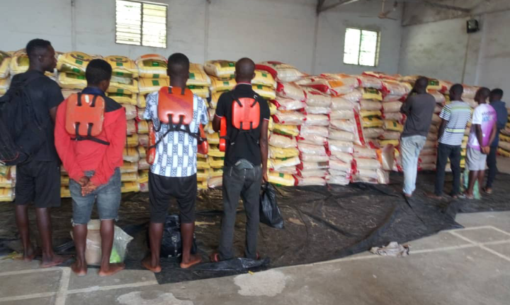 Navy arrests 8 suspected smugglers of foreign rice