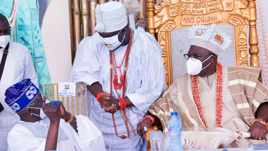 Video: FFK berates Tinubu for failing to stand up to greet Ooni of Ife at a function