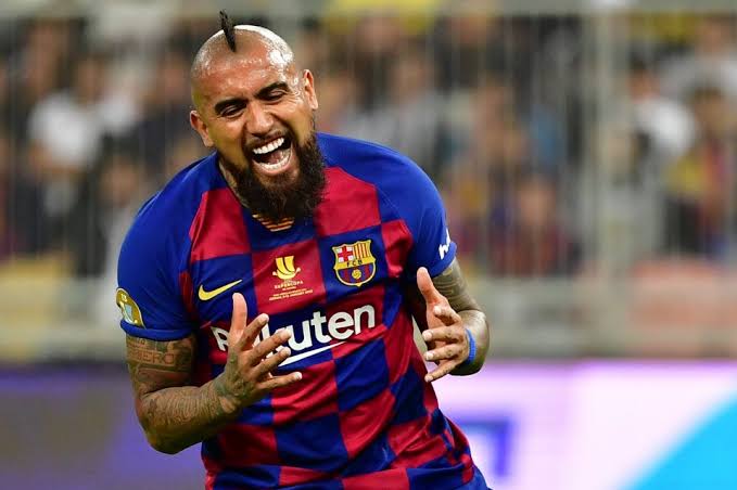 Inter sign midfielder Vidal from Barcelona for 1 million euros