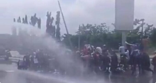 VIDEO: Police fire teargas, water at #ENDSARS protesters in Abuja