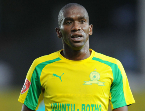 South African football star dies in car crash