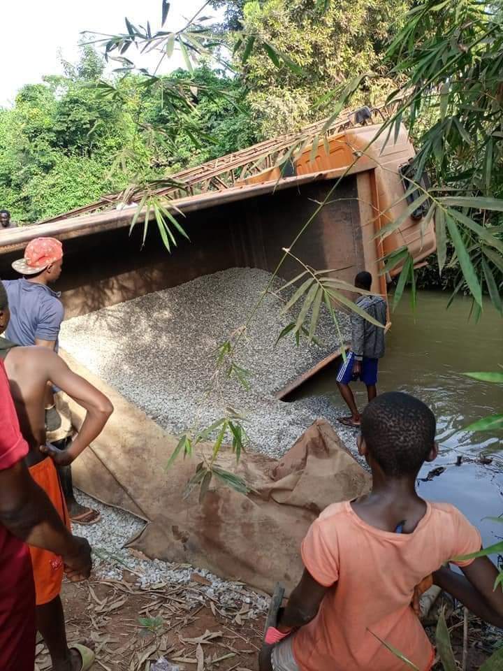 Adani Bridge in Enugu collapses (Photos)