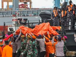 Indonesia finds body parts, debris, detects emergency signal of crashed jet