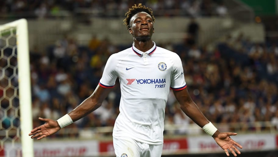 Abraham hat-trick helps Chelsea dispatch Luton 3-1