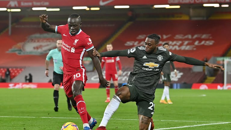 Manchester United maintain leadership after goalless draw at Liverpool